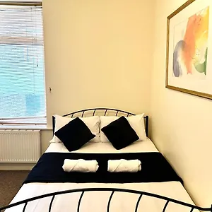 Aldgate , London United Kingdom