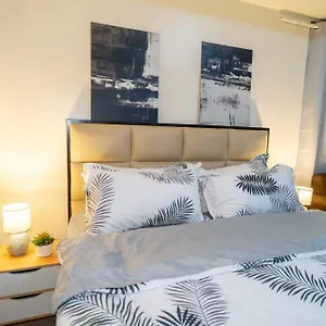 A2j Luxury 2br Bgc Near Sm Aura, Market2x , Manila Philippines